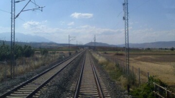 Φρικτό δυστύχημα στην Οινόη: Στρατιώτης παρασύρθηκε από τρένο