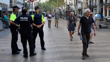 Βαρκελώνη: Ακόμα δεν έχουν βρει τον οδηγό του βαν που σκότωσε 13 και τραυμάτισε 126