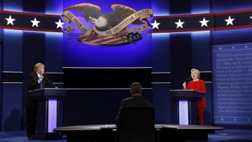 Χίλαρι Κλίντον: Ο Τραμπ με κυνηγούσε στη σκηνή -  Ήθελα να του πω «κάνε πίσω φρικιό»