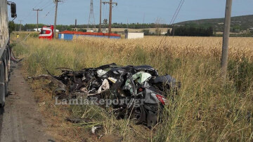 Τροχαίο με έναν νεκρό στη Ριτσώνα - Άμορφη μάζα το ΙΧ που συγκρούστηκε με δύο φορτηγά