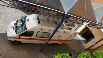 Λάρισα: Στην εντατική κοριτσάκι 2,5 ετών που καταπλακώθηκε από καγκελόπορτα