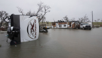 Τυφώνας «Χάρβεϊ»: 42 τρισ. λίτρα νερού έπνιξαν το Τέξας - Έρχονται περισσότερες βροχές!