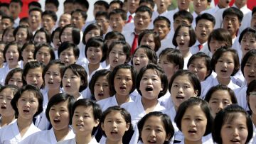 «Οι άνθρωποι στη Βόρεια Κορέα μαθαίνουν από 3 ετών να περιμένουν αμερικανική εισβολή»