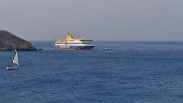 Φωτογραφίες: Δείτε το Blue Star Patmos που έχει προσαράξει στην Ίο