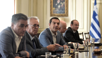 Ο Τσίπρας «βλέπει» ανάπτυξη 2% το 2017 παρά τα στοιχεία της ΕΛΣΤΑΤ