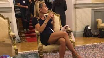 Φωτογραφία: Το σέξι σταυροπόδι Γαλλίδας δημοσιογράφου στο Προεδρικό 