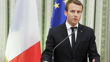 Μακρόν: Η Ελλάδα πρέπει να συνεχίσει τις μεταρρυθμίσεις