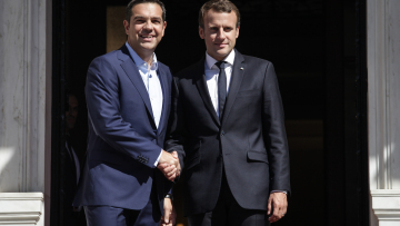Στήριξη Μακρόν σε Ελλάδα, με το βλέμμα στην υπογραφή των επιχειρηματικών deal