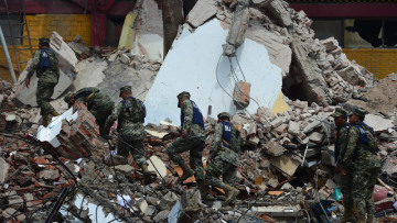 Τρόμος στο Μεξικό από τα 8,2 Ρίχτερ και τον τυφώνα «Κάτια» - 65 νεκροί και 200 τραυματίες