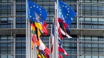 «Ράπισμα» Κομισιόν μετά τη φυγή της Eldorado: Κρίσιμο για την Ελλάδα να βελτιωθεί το επενδυτικό περιβάλλον