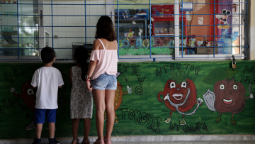 Τα σχολεία άνοιξαν με κόντρα εκπαιδευτικών - Γαβρόγλου για τα κενά 