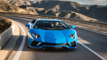 Τροχαία: Έρευνα για την Lamborghini «φάντασμα» που κάνει κόντρες στην Παραλιακή με πάνω από 300χλμ./ώρα