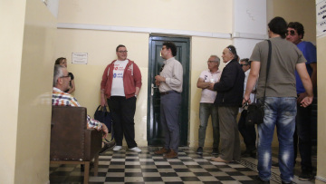 Πλειστηριασμούς «εδώ και τώρα» ζητούν οι θεσμοί για να επιστρέψουν στην Αθήνα
