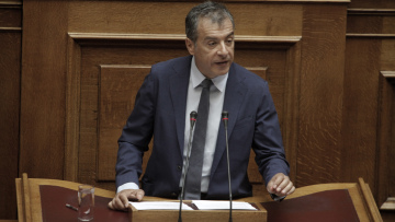 Θεοδωράκης: «Μπορώ να ενώσω το Κέντρο και να πάμε στο 15%»
