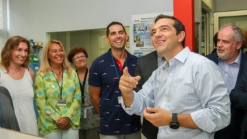 Ο Τσίπρας με το μισό υπουργικό συμβούλιο -πλην Κουρουμπλή- στην Κρήτη