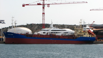 Συνεχίζεται η επιχείρηση απορρύπανσης για την πετρελαιοκηλίδα του Αγία Ζώνη ΙΙ