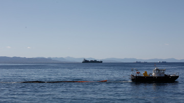 Ναυάγιο στον Σαρωνικό: Ξεκίνησε μετά από τρεις μέρες η απάντληση - Παραιτήσεις ζητούν οι πολίτες