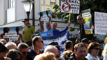 Οι ακροδεξιοί της Αυστρίας πανηγυρίζουν την εκλογική νίκη του AfD