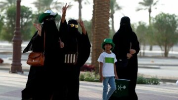 Σαουδική Αραβία: Aυτά τα 8 πράγματα απαγορεύονται ακόμα στις γυναίκες