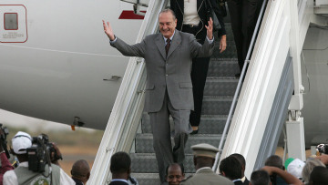 Ο Ζακ Σιράκ, το αεροπλάνο των οργίων και οι καυτές ερωμένες