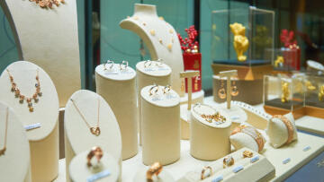 Ρόδος: Ηλικιωμένη ξάφρισε κοσμηματοπωλείο