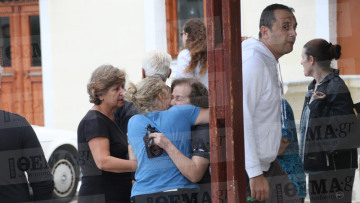 Φωτογραφίες: Τα δάκρυα χαράς της μητέρας του Λεμπιδάκη μετά την απελευθέρωσή του 