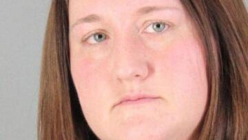 Δασκάλα έκανε την τάξη της «φωλιά του σεξ»: Γδύθηκε κι έκανε στοματικό σεξ σε μαθητές!