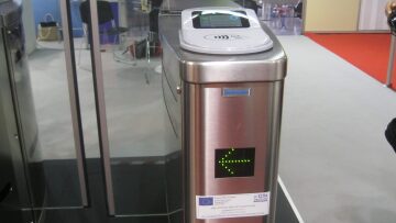 Συνδικαλιστές «μπλοκάρουν» το ηλεκτρονικό εισιτήριο - Θα σας απολύσω, απειλεί ο Σπίρτζης