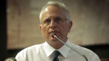 Η Ιερά Σύνοδος ζητά από τον Ραγκούση να πει... ονόματα για τους «ομοφυλόφιλους ιερείς που το κρύβουν»