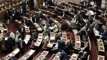 Όπισθεν κάνει η κυβέρνηση στην υπόθεση της αλλαγής φύλου από τα 15