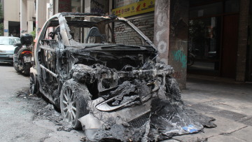 Εξάρχεια: Έκαιγαν ένα αυτοκίνητο κάθε 15 ημέρες στη διάρκεια επεισοδίων όλο το 2016!