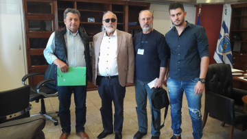 Σαρωνικός: Μείωση ΦΠΑ στο 13% ζητούν οι ιχθυοπώλες - Έπεσε ο τζίρος 80% λόγω της ρύπανσης