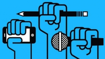 Σχεδόν 400 δημοσιογράφοι βρέθηκαν πίσω από τα σίδερα το 2020