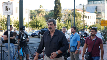 Ο Πολάκης πανηγυρίζει για τη νίκη του Μαδούρο στις περιφερειακές εκλογές της Βενεζουέλας