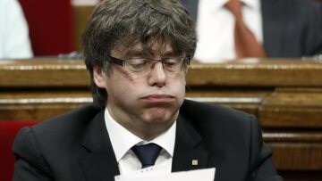 Άκυρο το δημοψήφισμα στην Καταλονία, λέει το Συνταγματικό Δικαστήριο της Ισπανίας