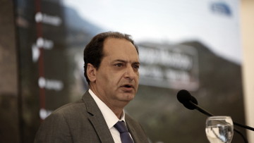 Σπίρτζης για τα εισοδηματικά κριτήρια στα πρόστιμα: Καταπολεμούμε το «πληρώνω και παρανομώ»