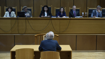 Δίκη Χρυσής Αυγής: Αυτοπρόσωπη εμφάνιση των προστατευόμενων μαρτύρων ζήτησε η εισαγγελέας