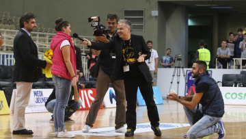 Βίντεο: Πρόταση γάμου στο ημίχρονο του αγώνα ΑΕΚ-Ρέθυμνο!