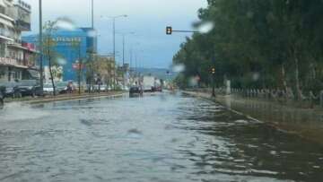 Κατέφθασε ο «Δαίδαλος» και στην Πάτρα – Μπουρίνι σαρώνει την πόλη