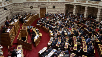 Πολιτική θύελλα για τα αναδρομικά των πρώην βουλευτών