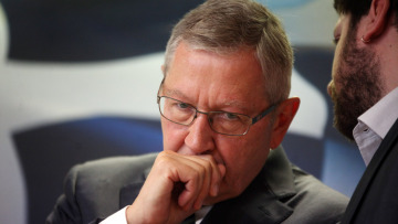 Ρέγκλινγκ: Η μείωση του ύψους των καθυστερούμενων οφειλών θα έχει θετικό αντίκτυπο στην ελληνική οικονομία 