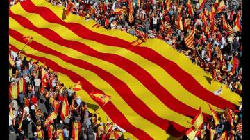 «Ο Πουτζδεμόντ στη φυλακή»: Χιλιάδες διαδηλωτές ζήτησαν την παραμονή της Καταλονίας στην Ισπανία