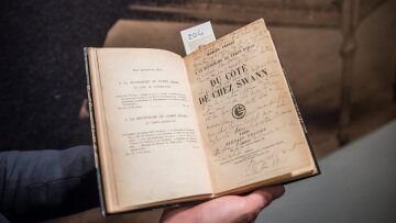 Πάνω από μισό εκατ. ευρώ πουλήθηκε ο σπάνιος A' τόμος του «Αναζητώντας τον χαμένο χρόνο» του Προυστ