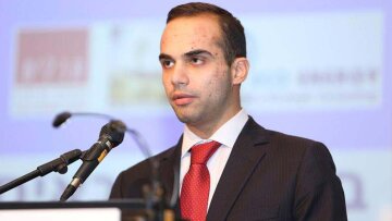 Οι «περίεργες» πτυχές της θλιβερής ιστορίας του Τζορτζ Παπαδόπουλου