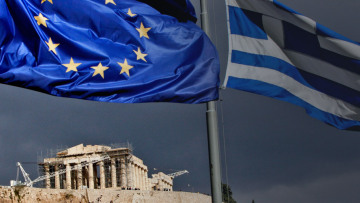 «Πάγος» από το Stratfor: Η έξοδος της Ελλάδας από το Μνημόνιο δεν θα είναι «καθαρή»