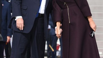 Ο Τραμπ στη Νότια Κορέα... φιλώντας τη Μελάνια