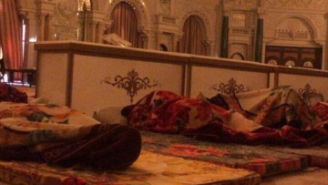 Ταπείνωση! Οι φυλακισμένοι Σαουδάραβες πρίγκιπες κοιμούνται στο πάτωμα (φωτογραφίες)