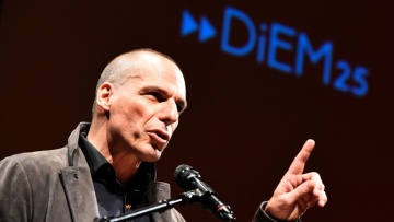 Ο Βαρουφάκης κατεβαίνει στις ευρωεκλογές με το DiEM25