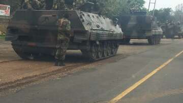 Τέσσερα τανκ κατευθύνονται στην πρωτεύουσα της Ζιμπάμπουε