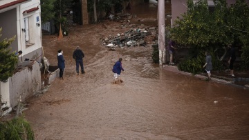 Το δράμα των κατοίκων της Μάνδρας: Αν δεν ξυπνούσαμε, θα μας έπνιγαν τα νερά!